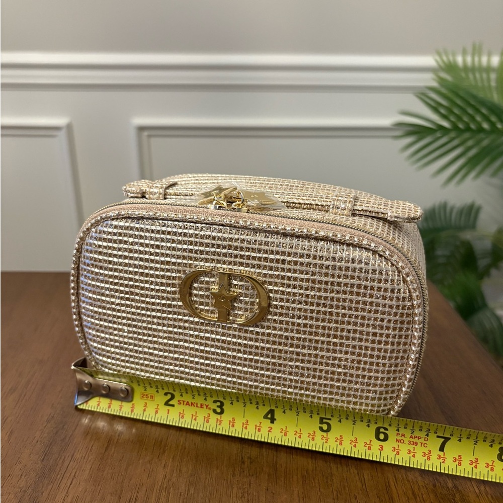 Elegant Gold Dior cosmetic case. - Picture 3 of 4